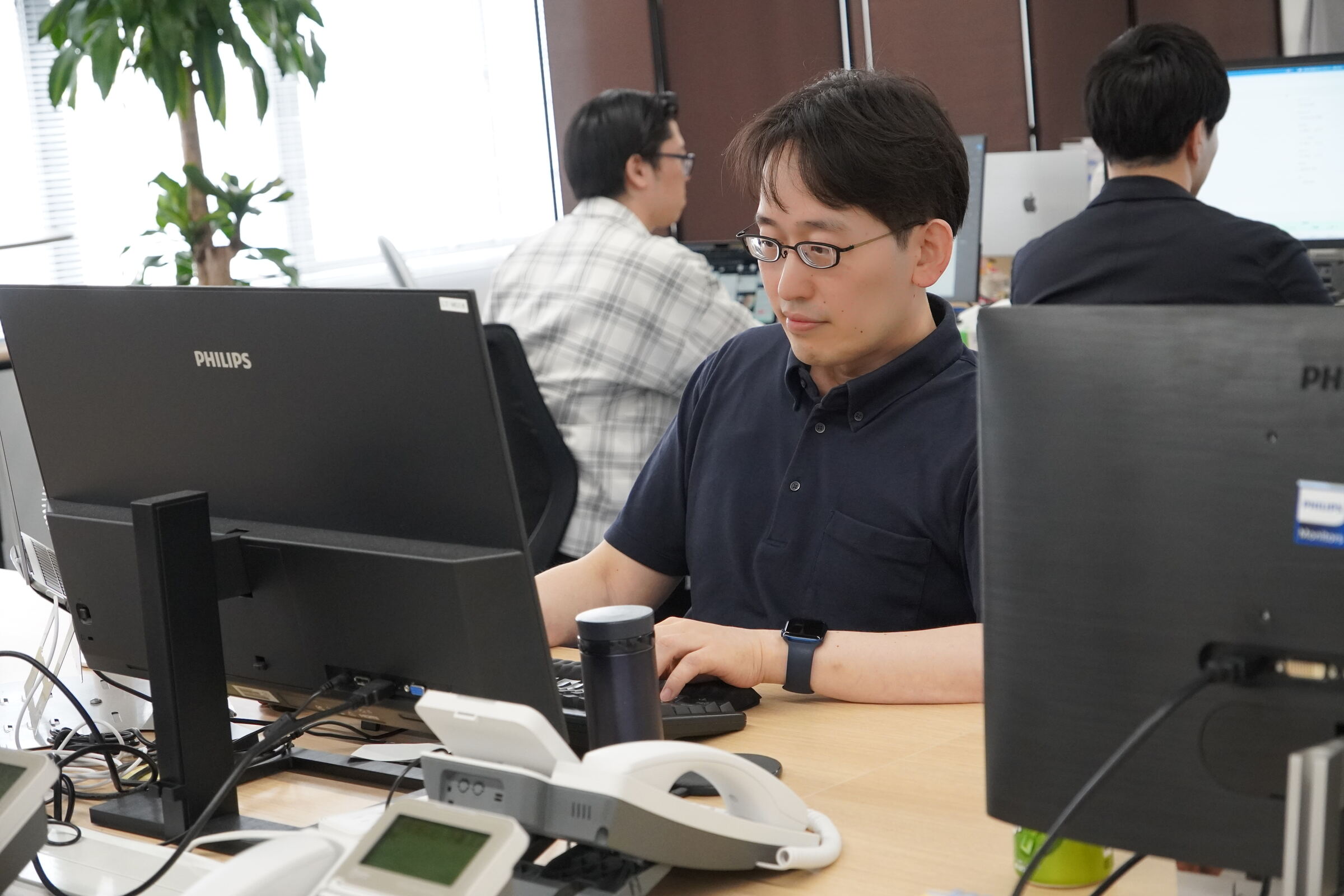 開発作業中の長谷川さん